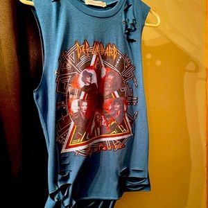 Def leppard band shirt